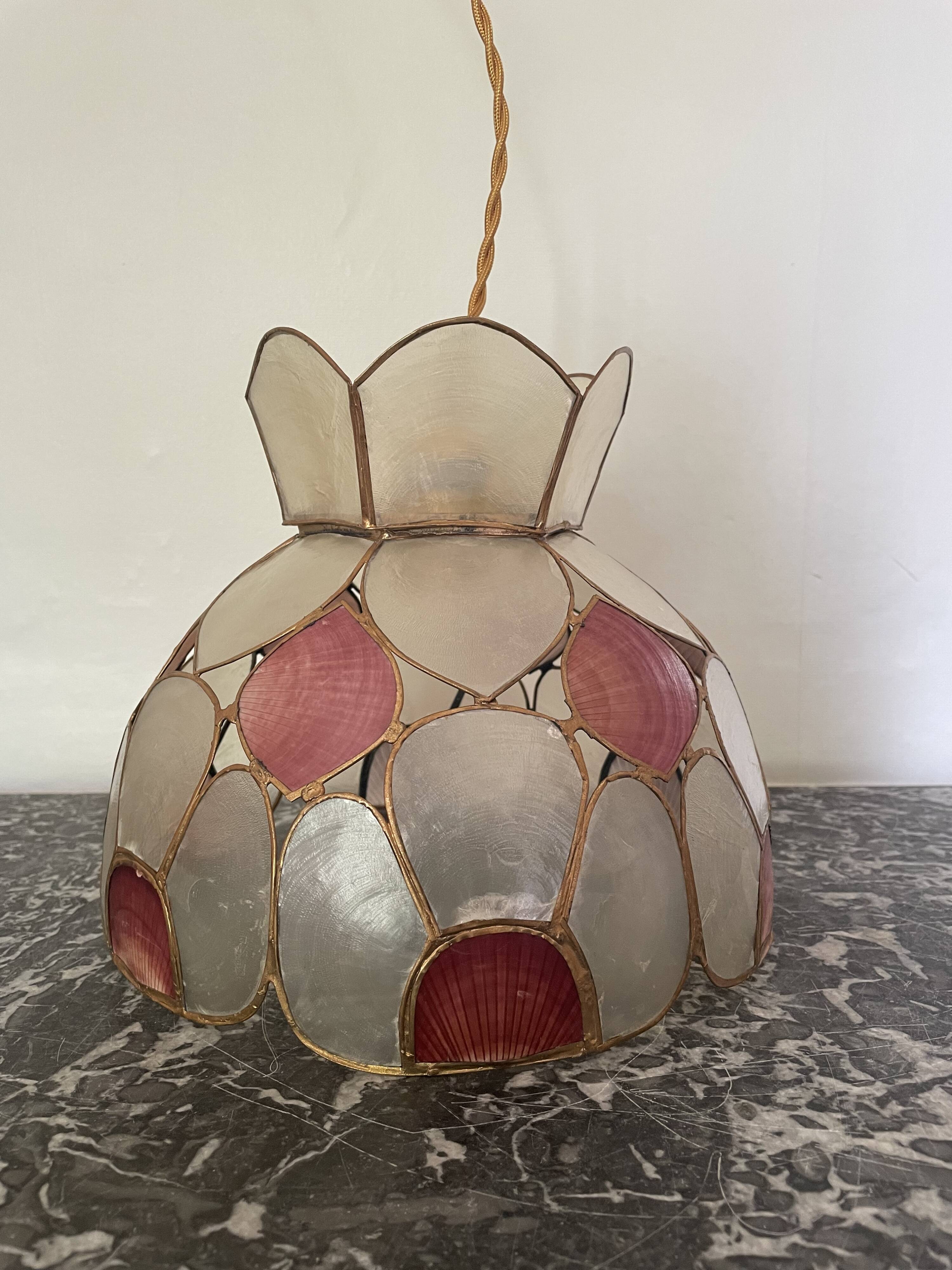 Mother-of-pearl suspension