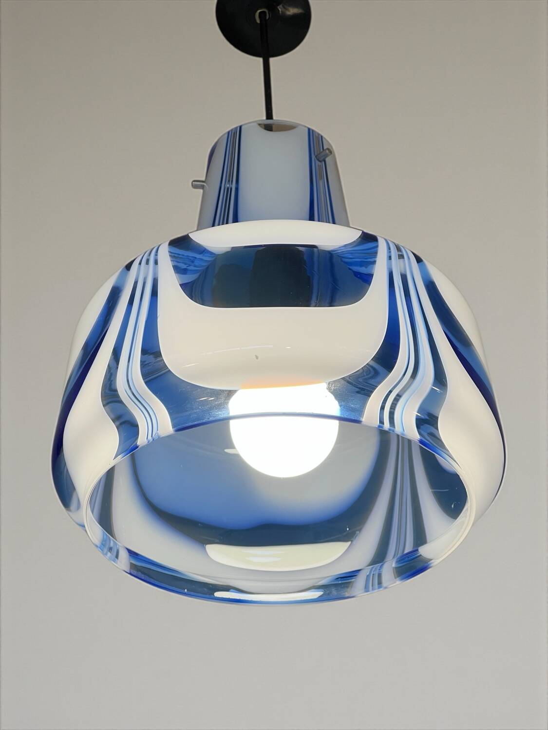 Vintage 1970s Italian Murano suspension light in ribbed glass.