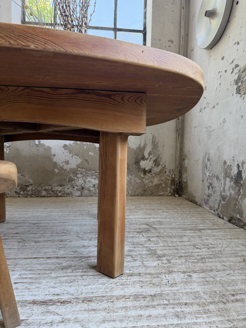 Round XL constructivist table