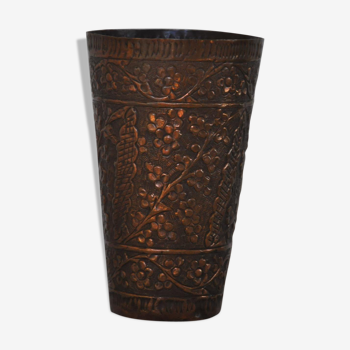 Vase en cuivre ethnique vintage