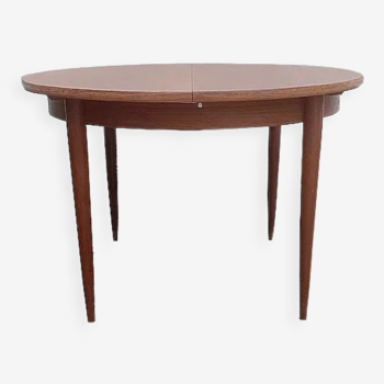 Round dining table extendable 1960s Scandinavian vntage renovated
