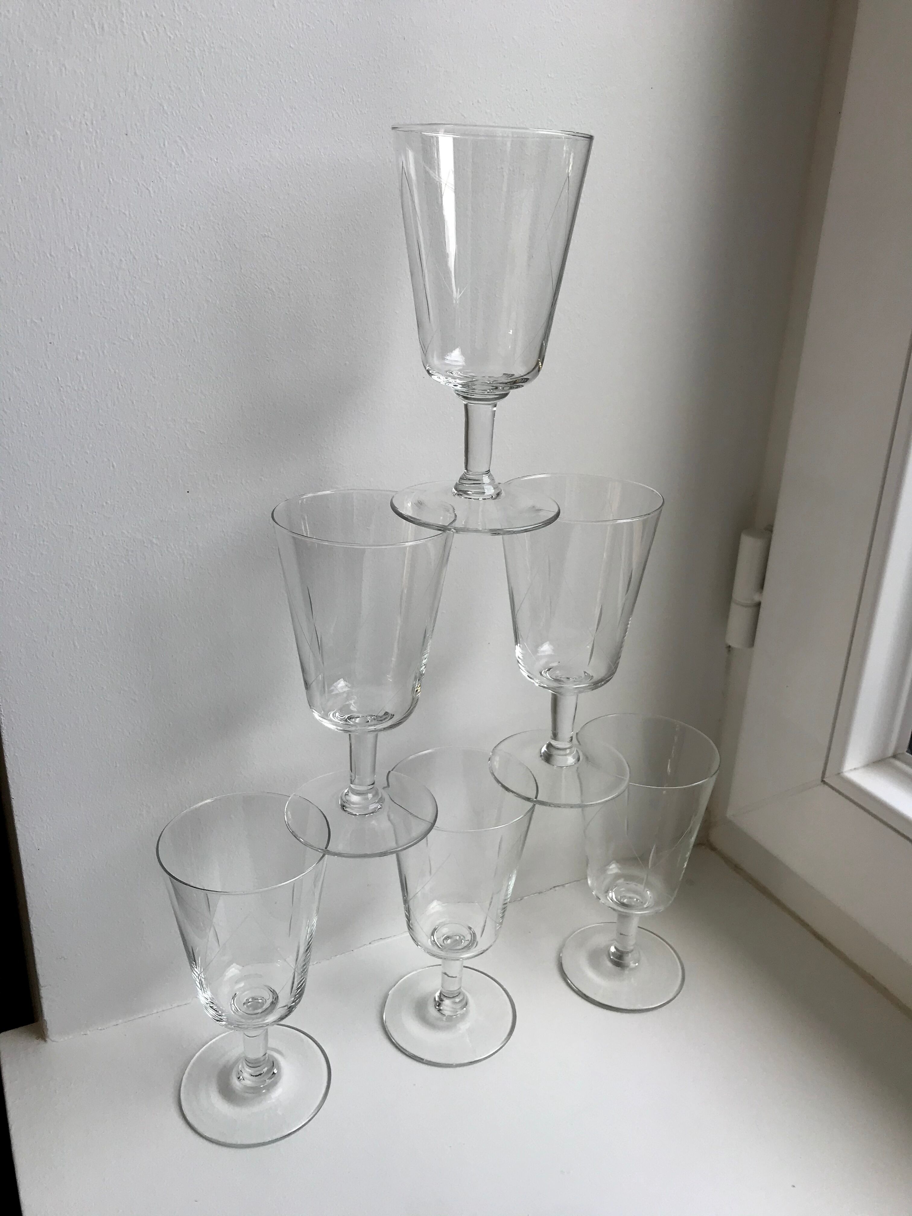 Set of 6 crystal wine glasses engraved 60s