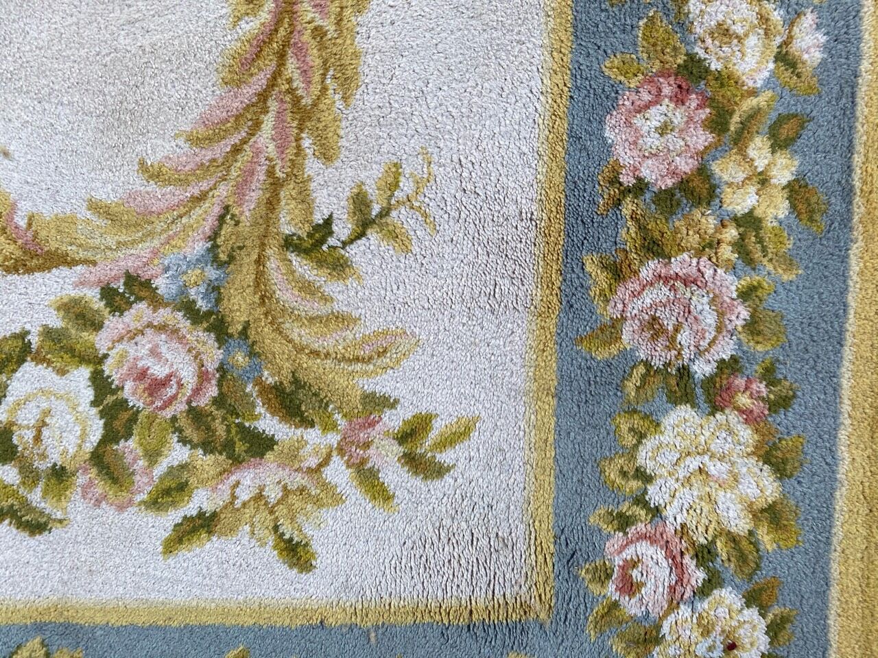 Vintage soapy style carpet with 200x300