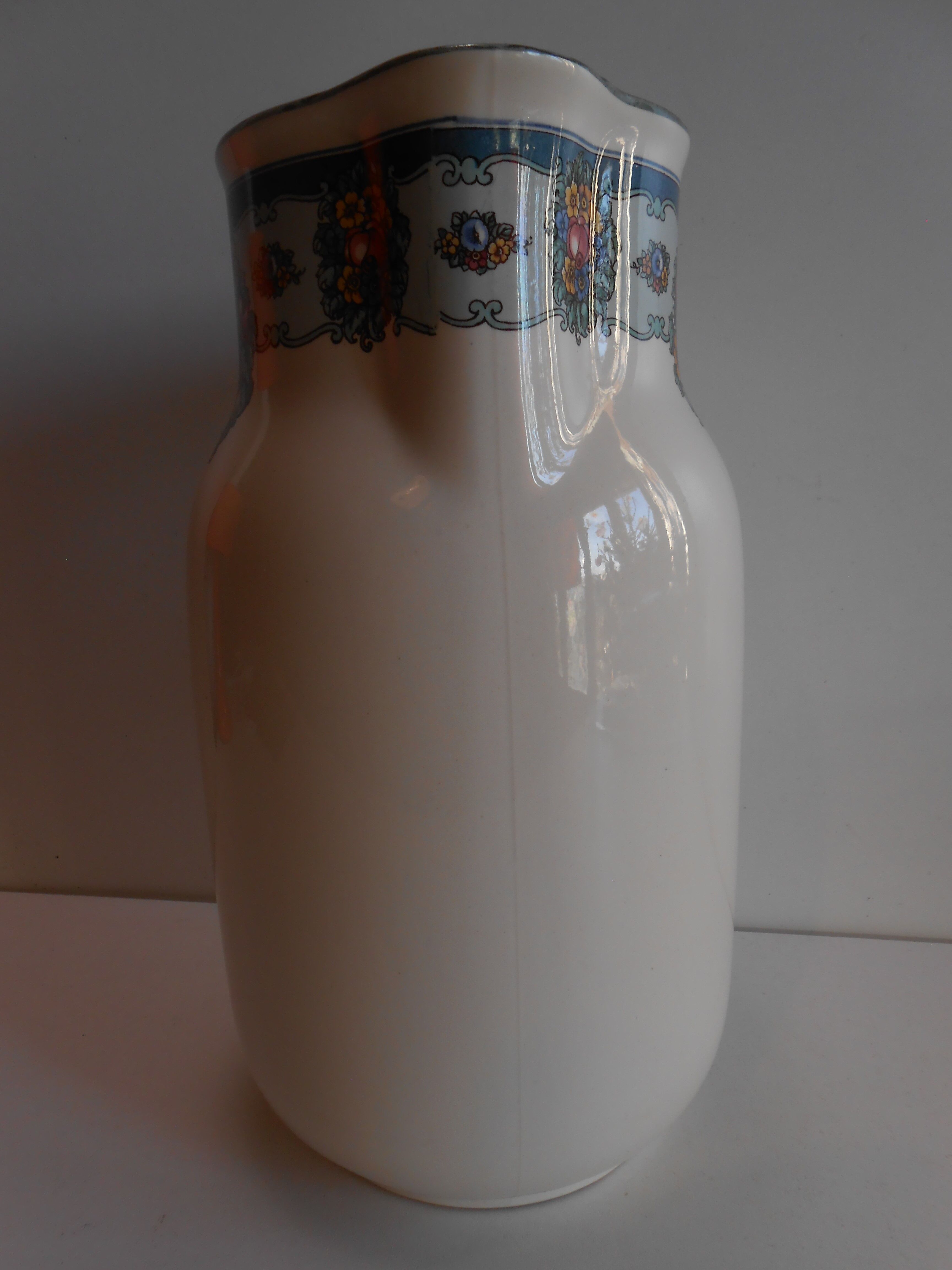 Villeroy & Boch Art Deco style broc, Drina