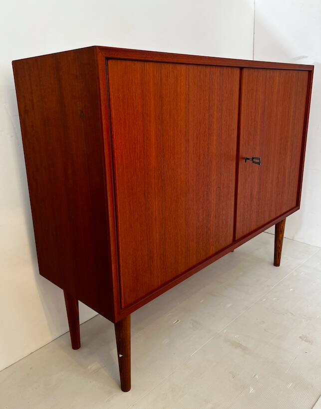 Buffet enfilade étroite scandiinave en teck