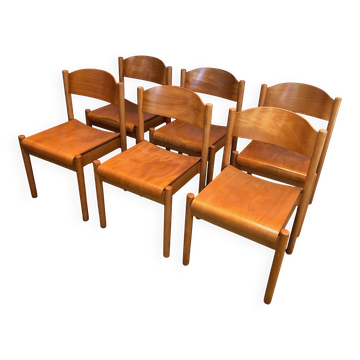 Suite de 6 chaises empilables en sapin