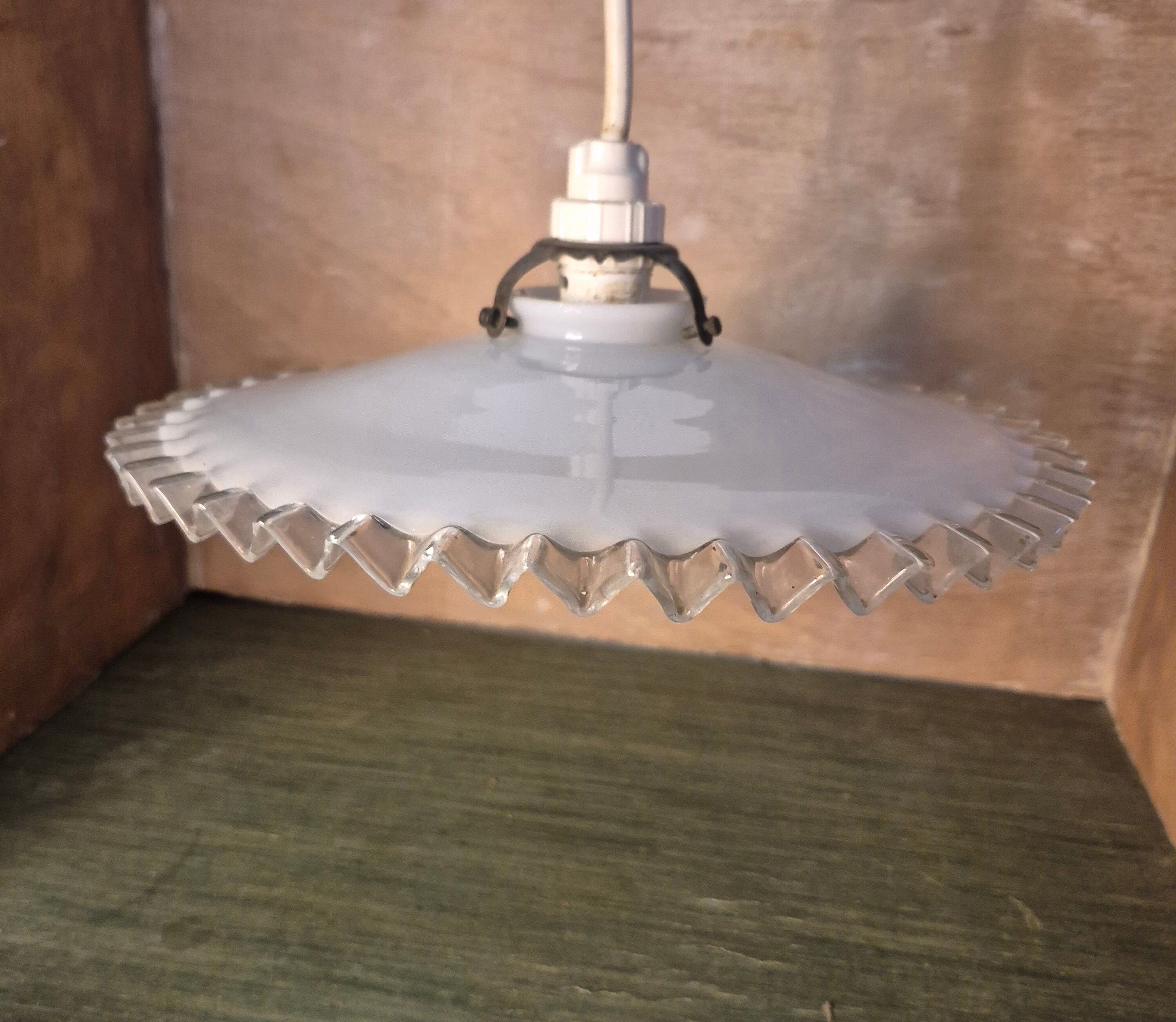 Opaline suspensions