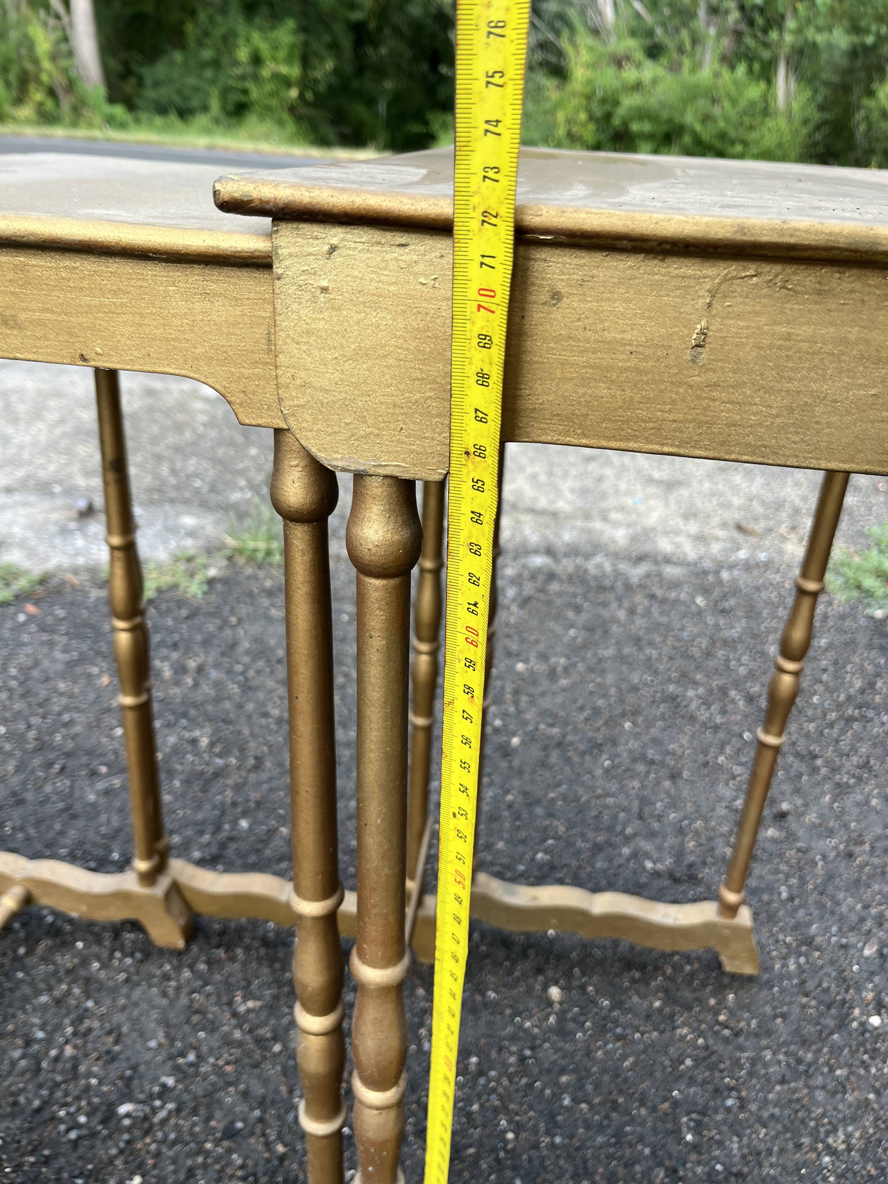 Set of 3 nesting tables – Golden finish