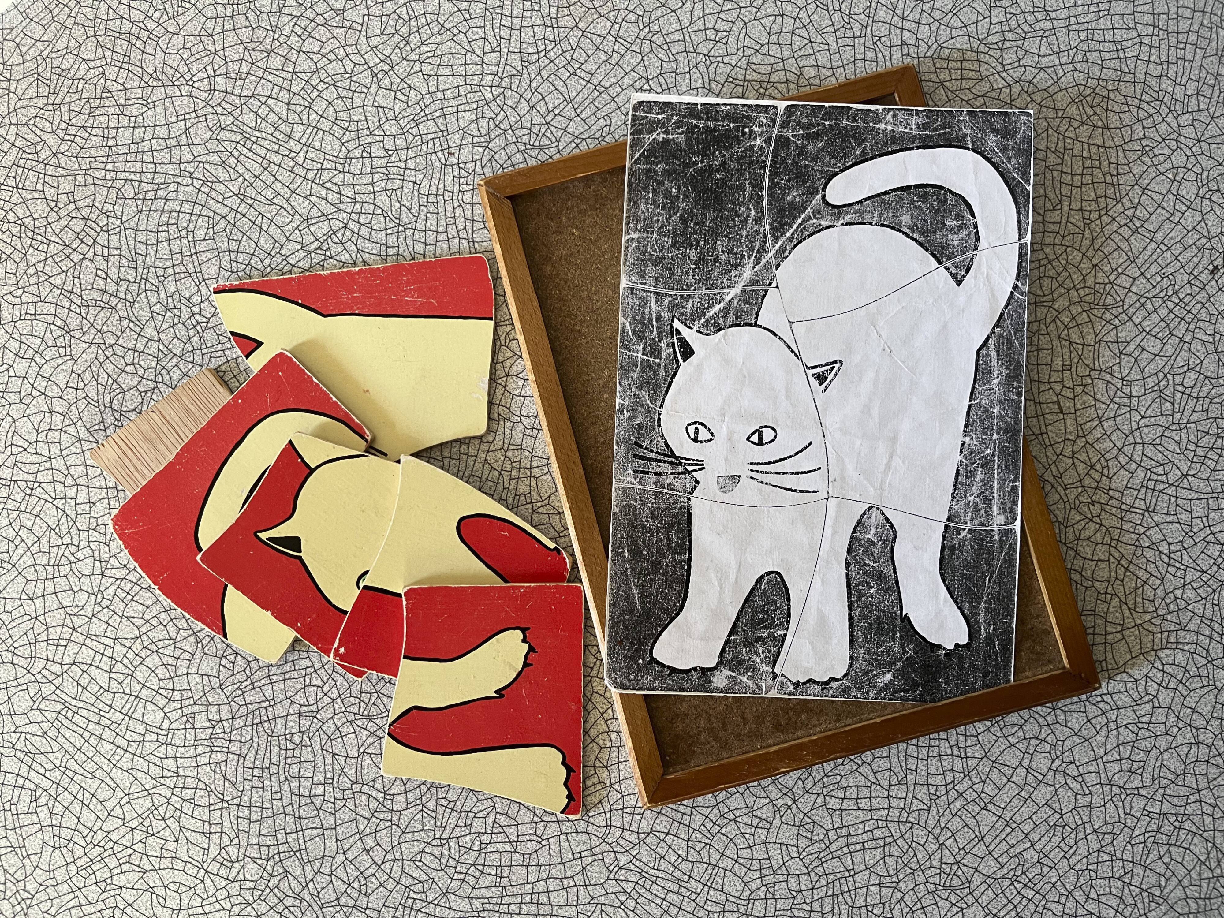 Wooden puzzle frame from the 50s/60s depicting a cat