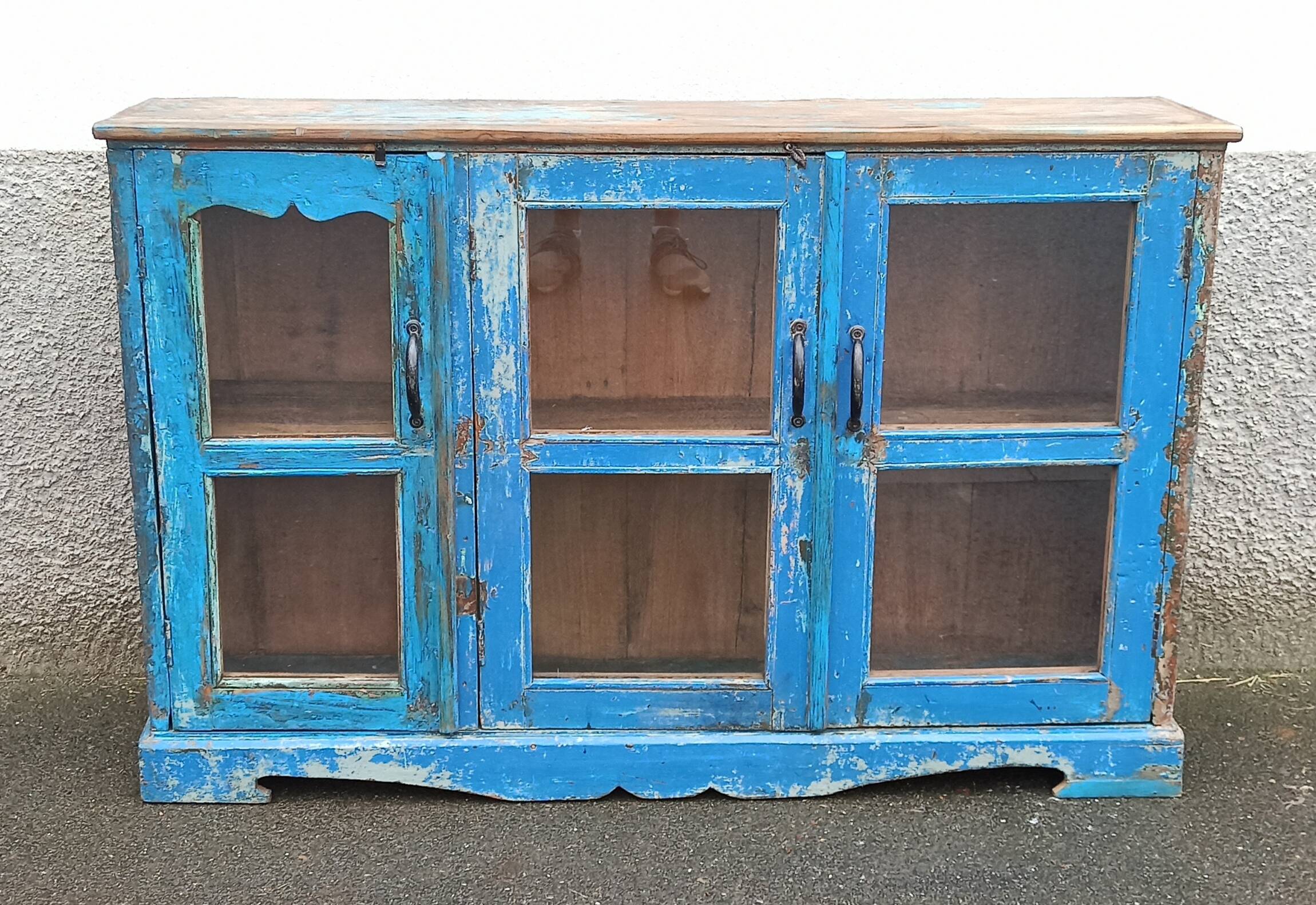 Small wooden display buffet