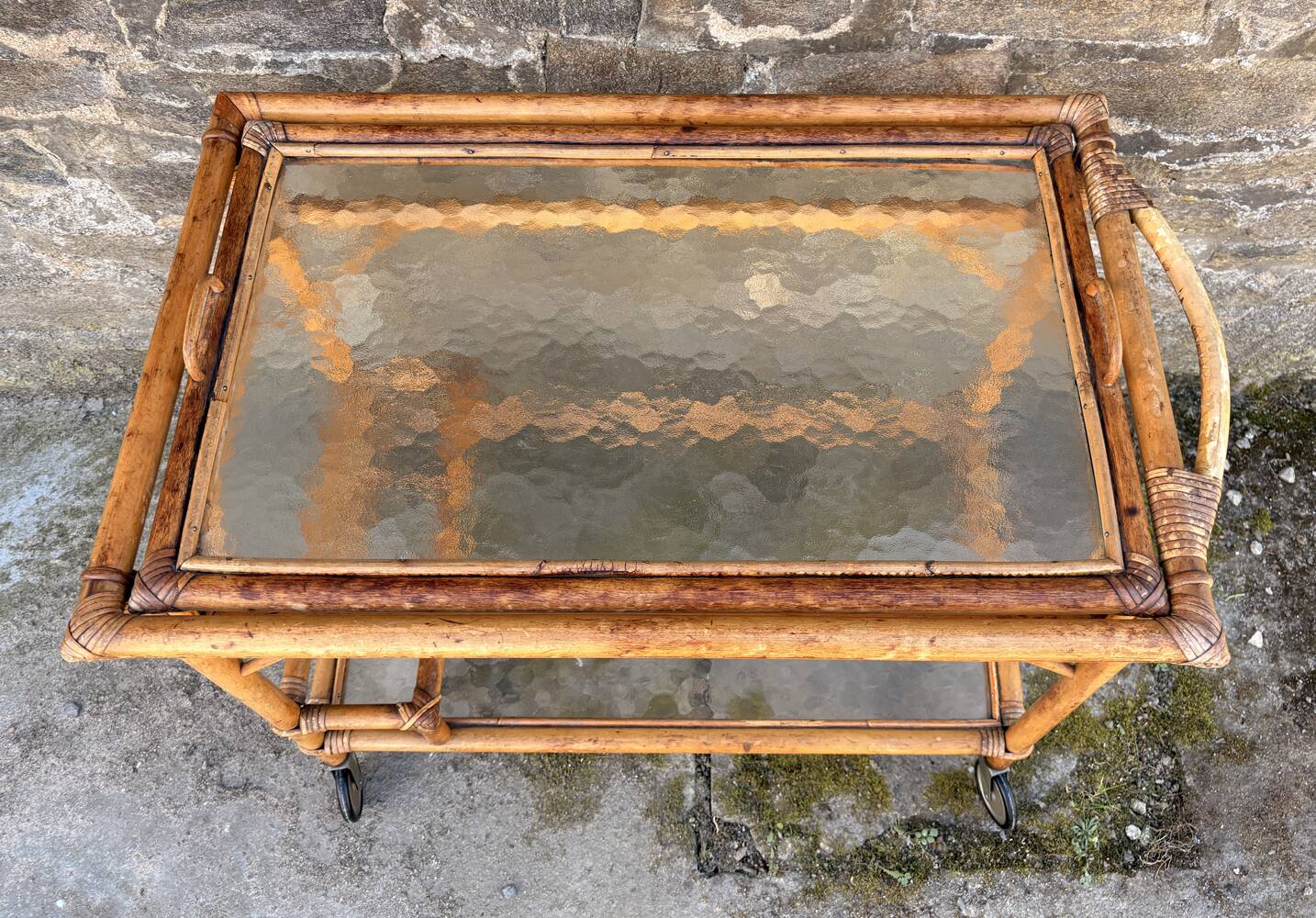 Vintage rolling dessert trolley in rattan, removable tray, Riviera style, 50s-60s.