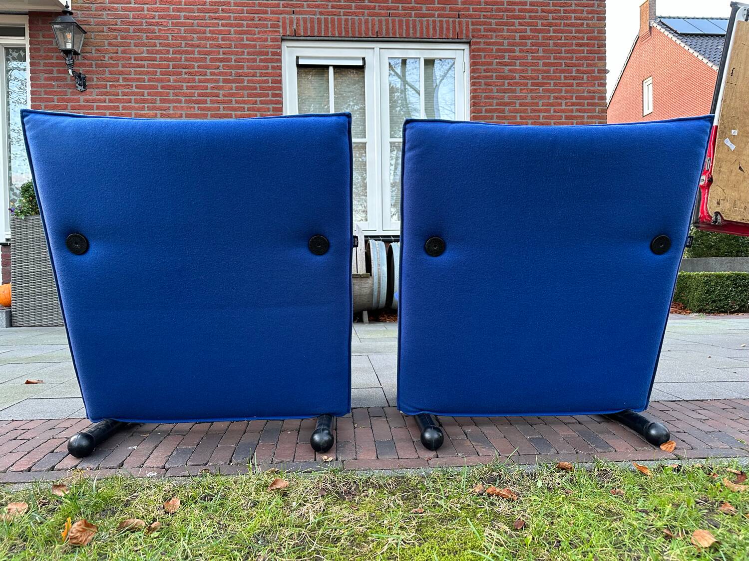 2 x Arflex T-Line sun loungers