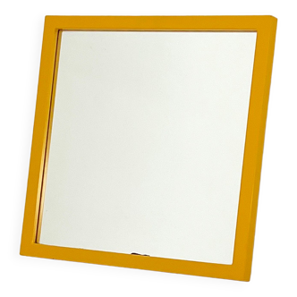 Miroir cadre carré jaune modèle 4727 par Anna Castelli Ferrieri pour Kartell 1980s