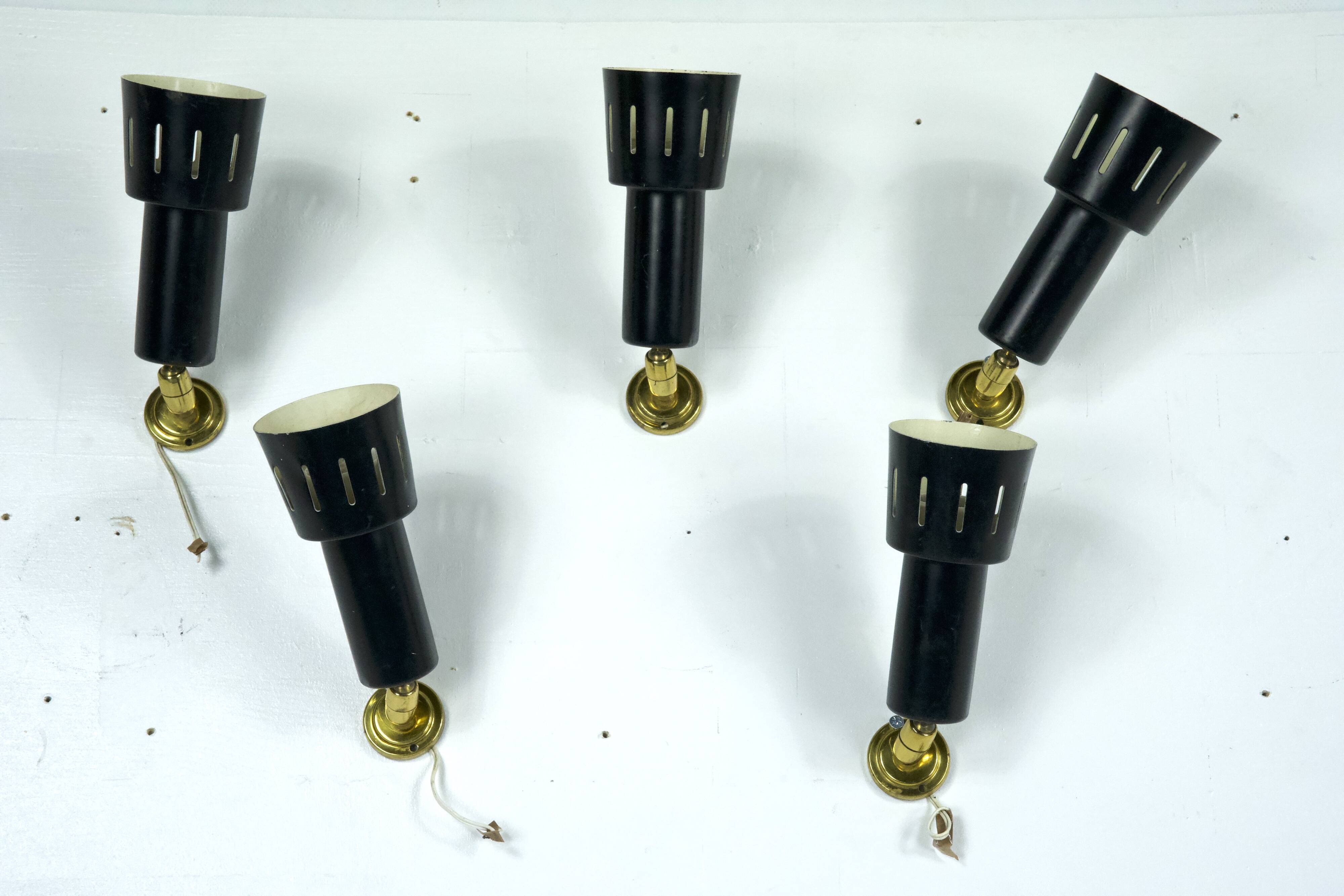 Set of five Stilnovo style spotlights in brass and lacquered metal. Italy