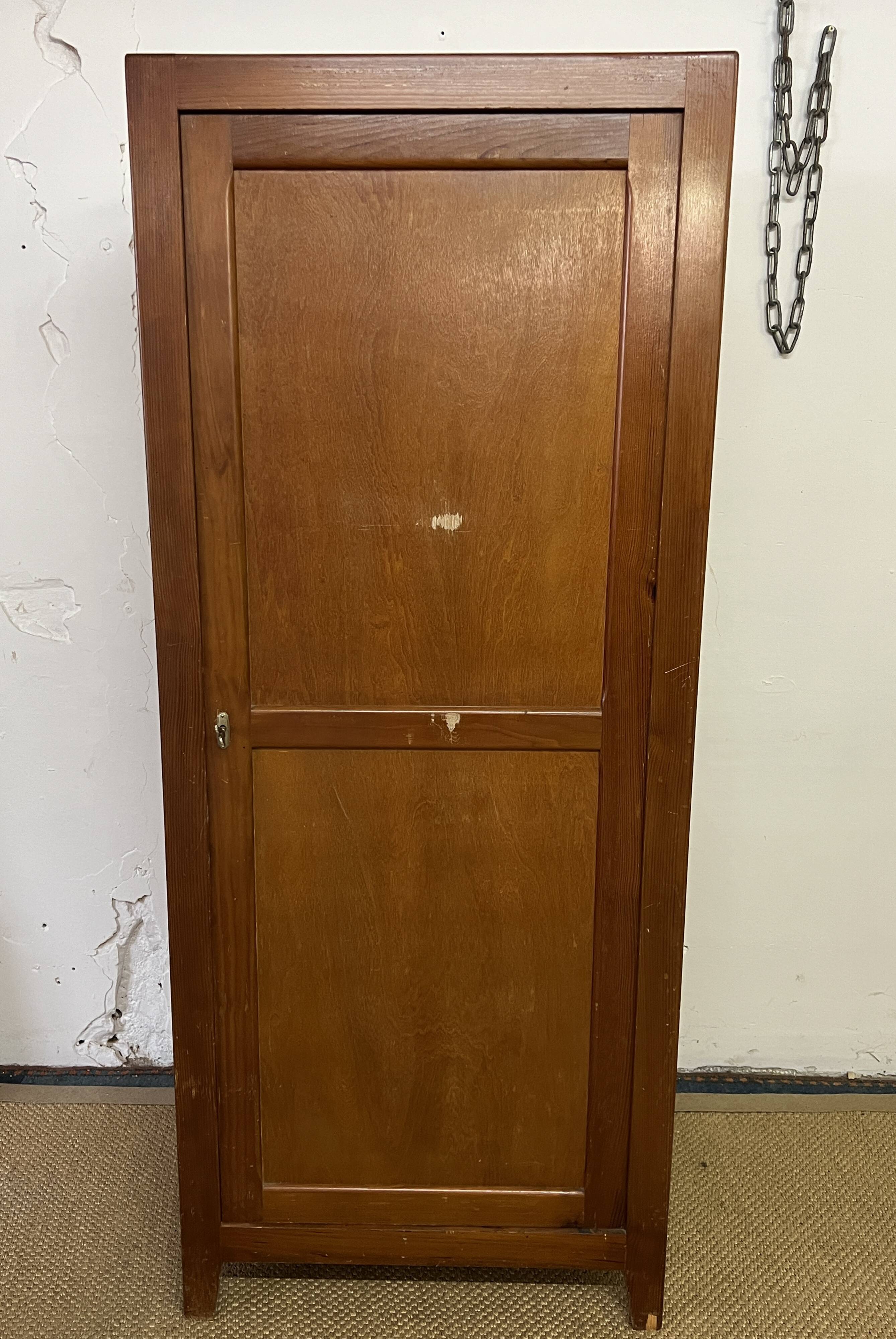 Armoire parisienne en bois vintage