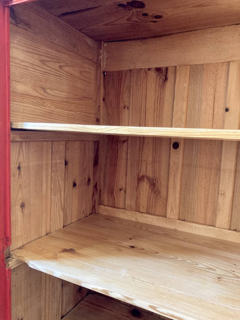 Glazed pine solid wood bonnetière