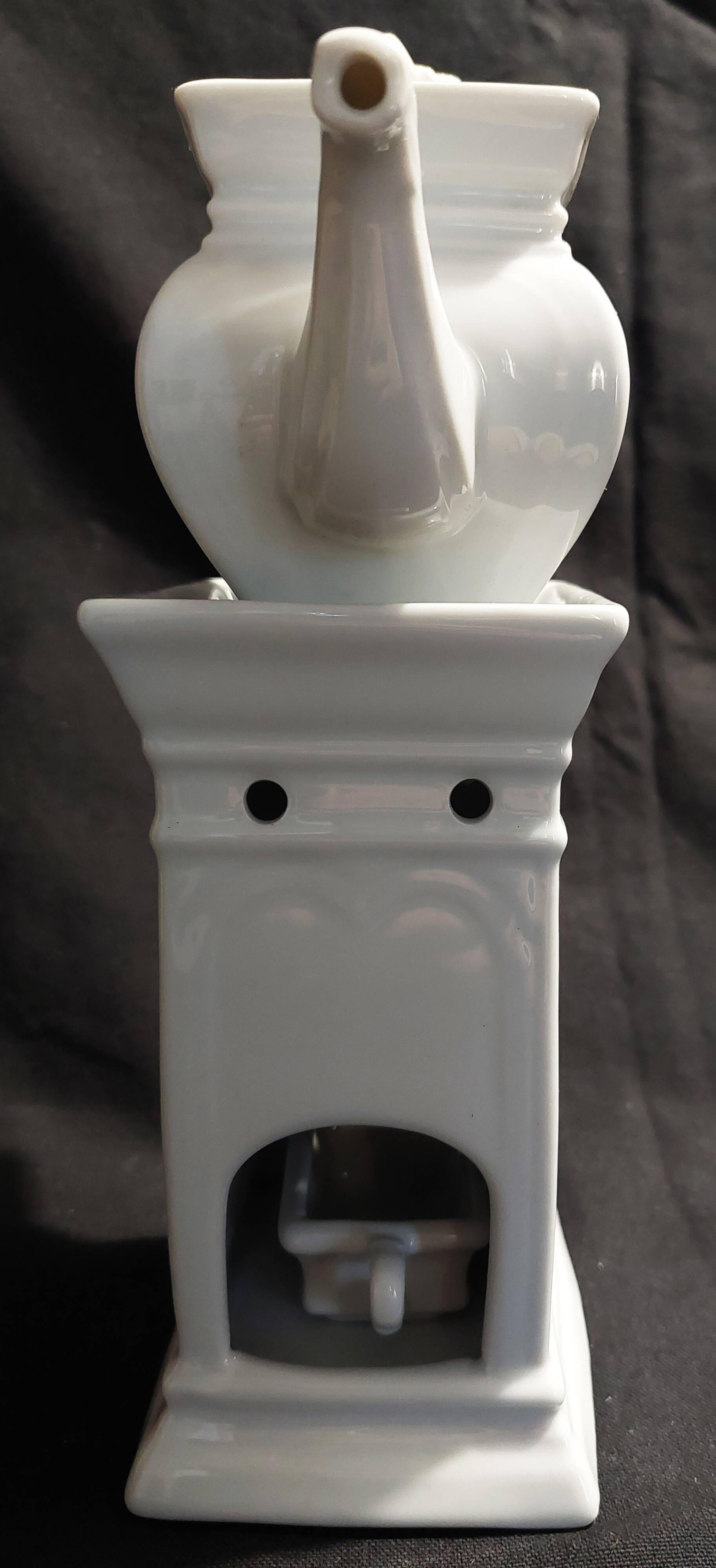 Complete Paris white porcelain teapot