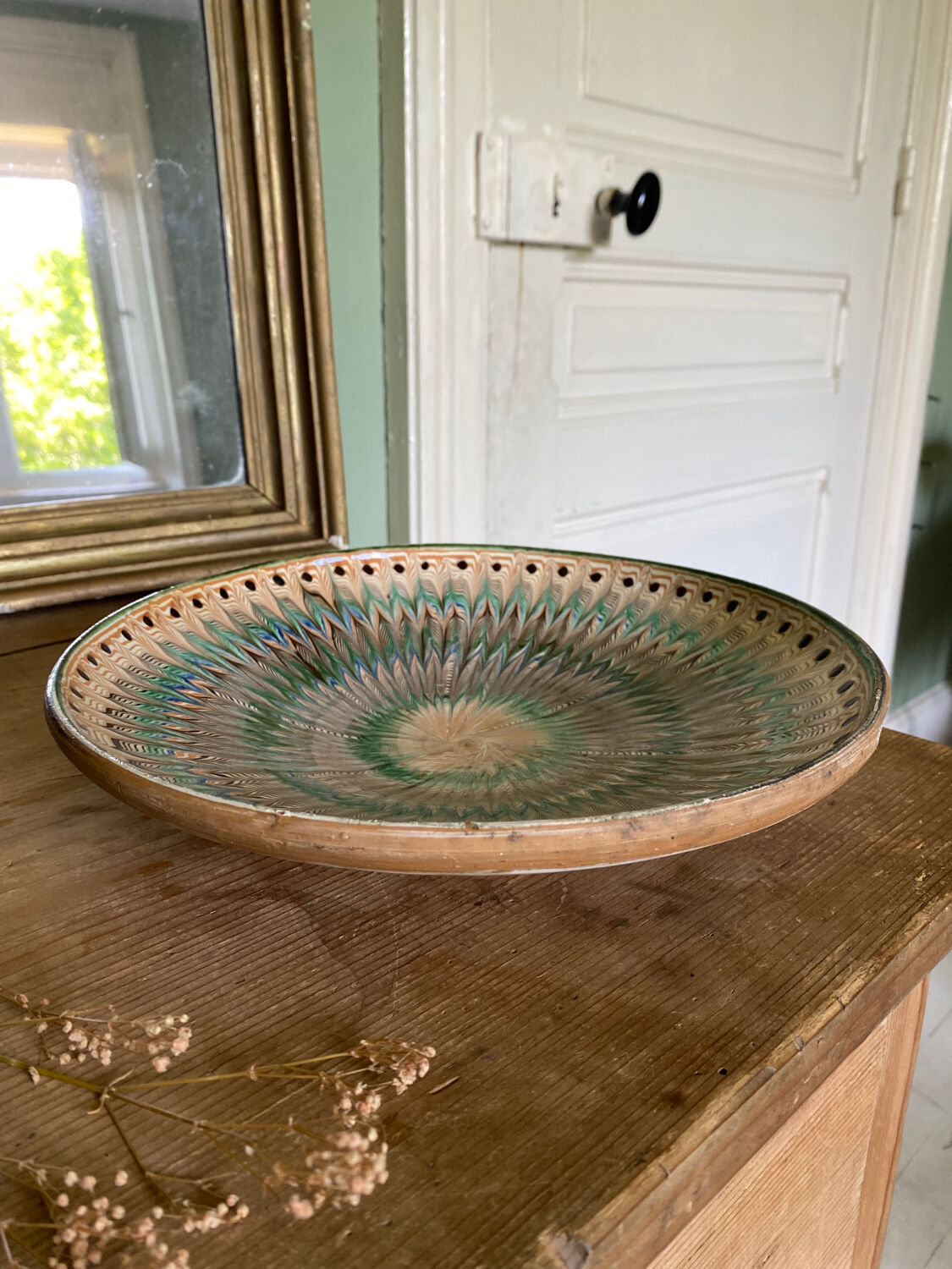 Assiette en terre cuite