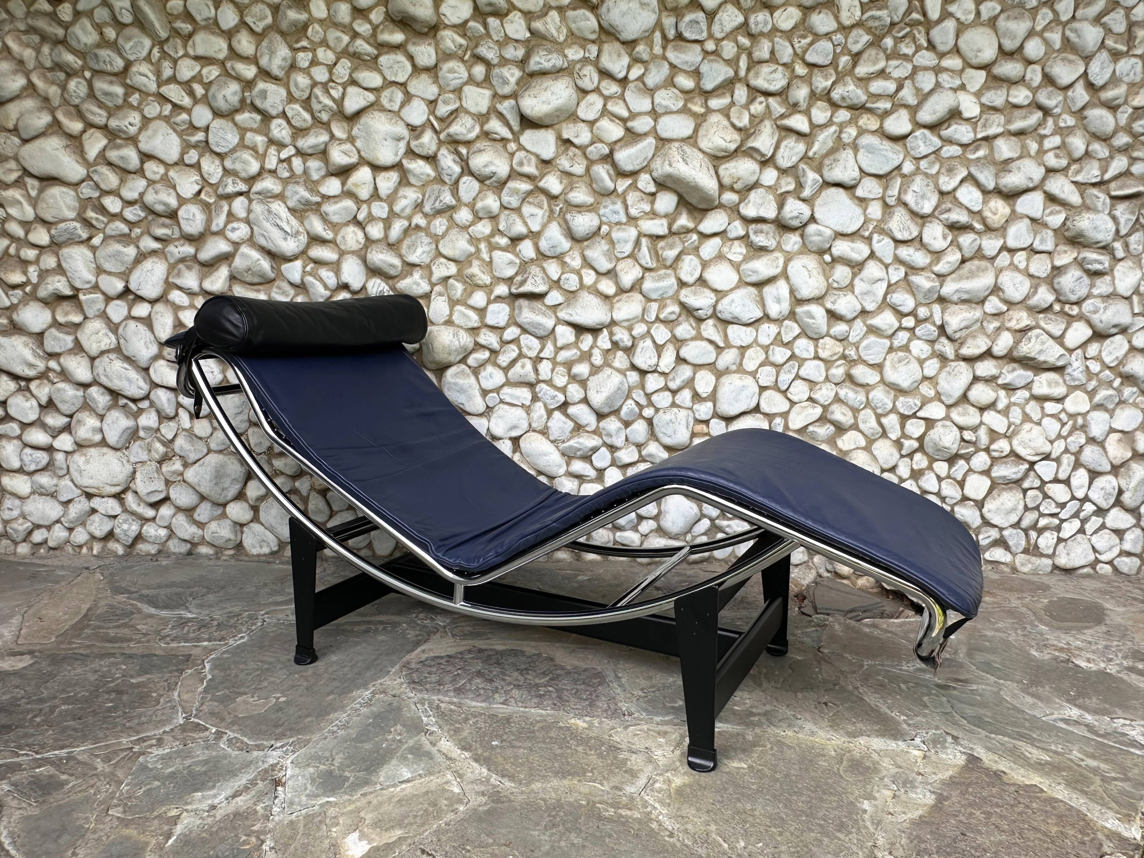Cassina LC4 chaise longue by Le Corbusier, Pierre Jeanneret & Charlotte Perriand in blue leather.
