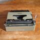 Machine à écrire Olivetti Lettera 22