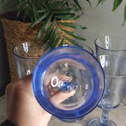 Verres a pieds bleu vintage