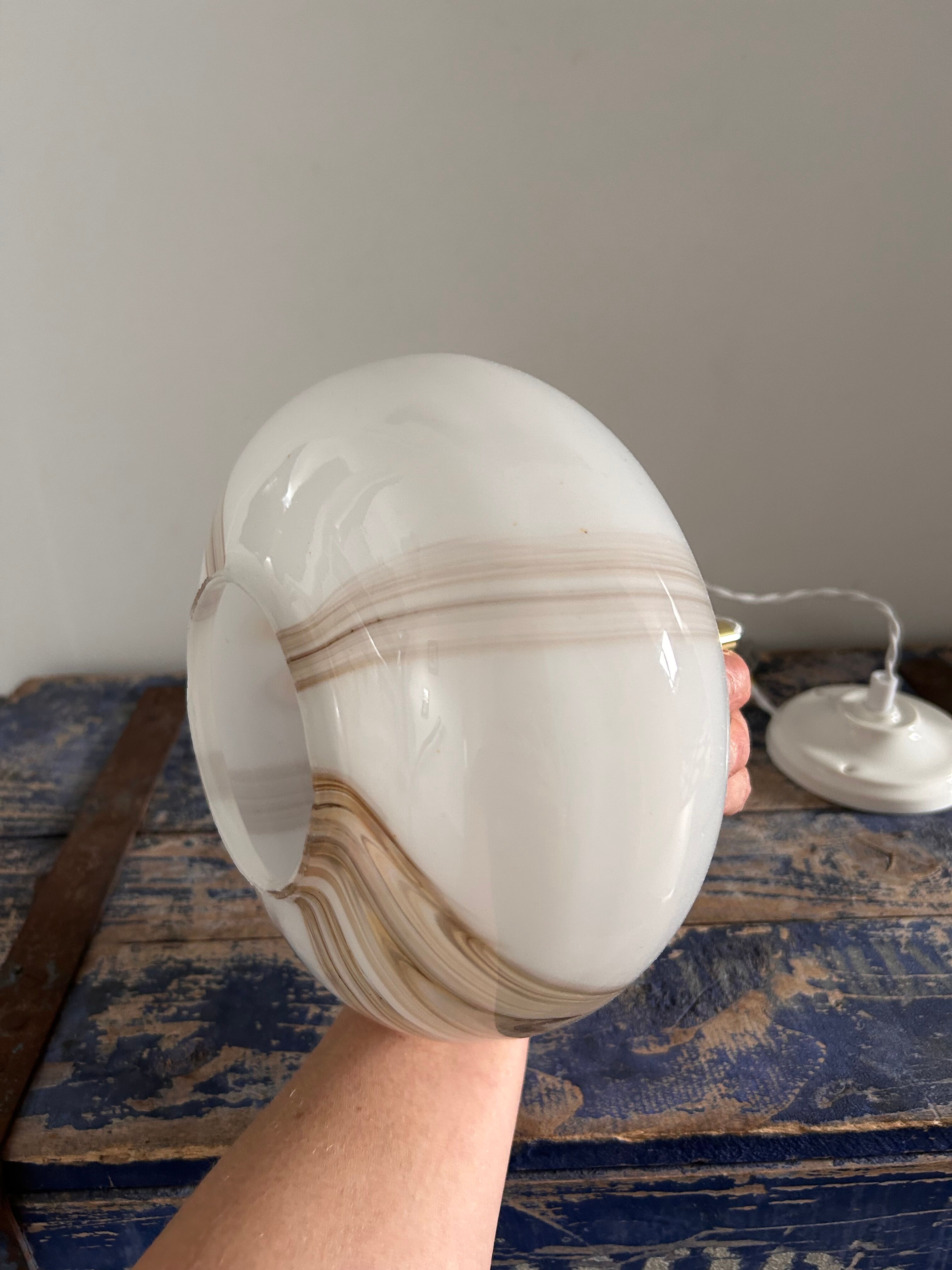 Art Deco suspension in marbled opaline