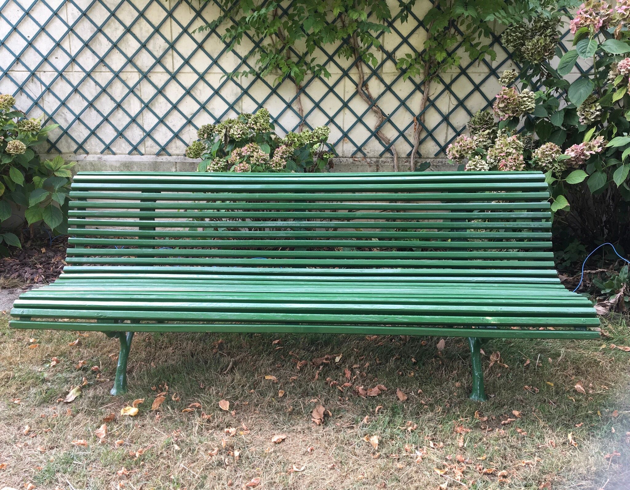 Garden bench in oak and foot in cast iron