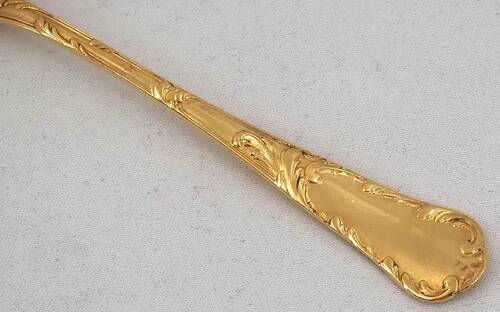 Christofle Chrysanthème doré, 12 cuillères à moka, café, 12,3 cm, monogramme BP.