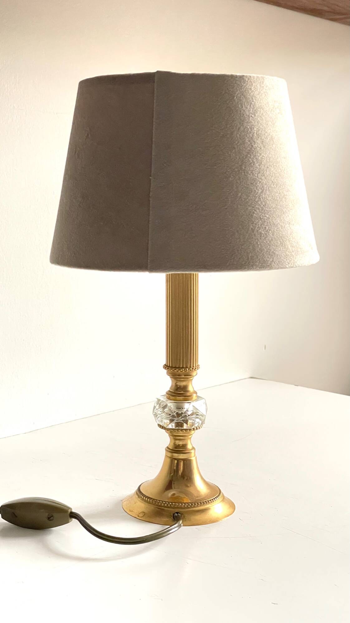 Lampe vintage en métal doré et cristal