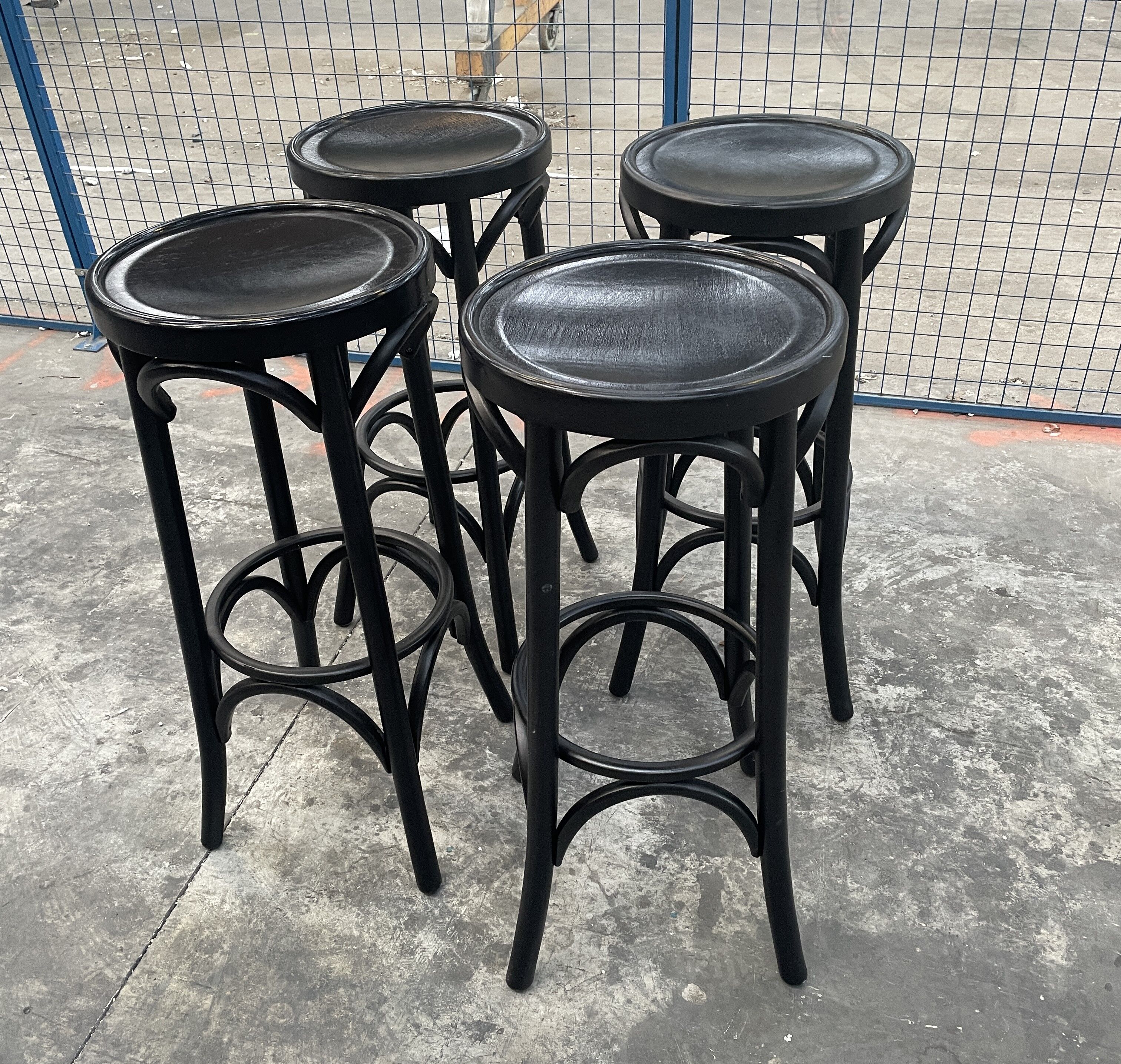 Lot de 4 tabourets de bar vintage en bois noir