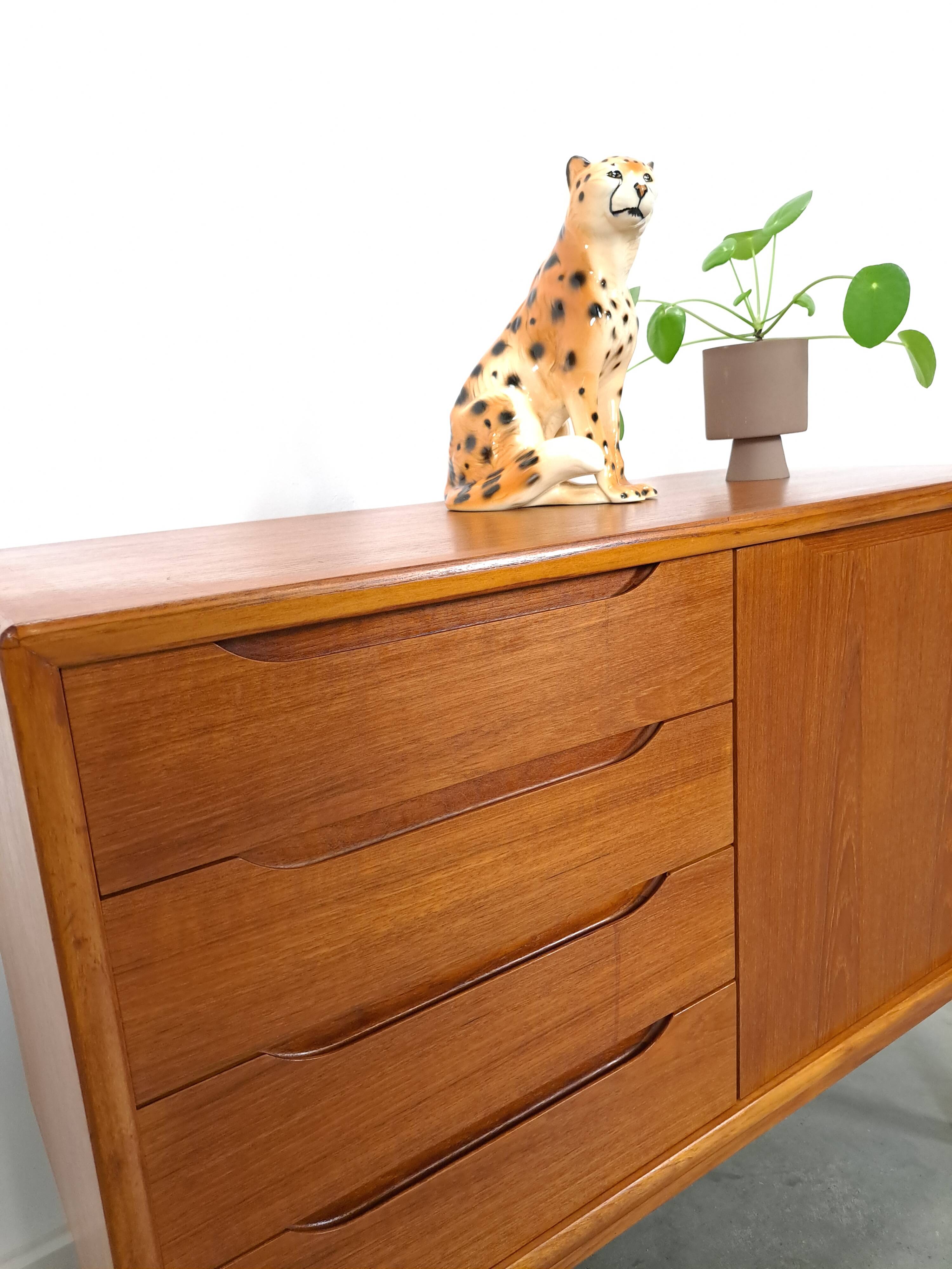 Teak Deens dressoir met lades vintage