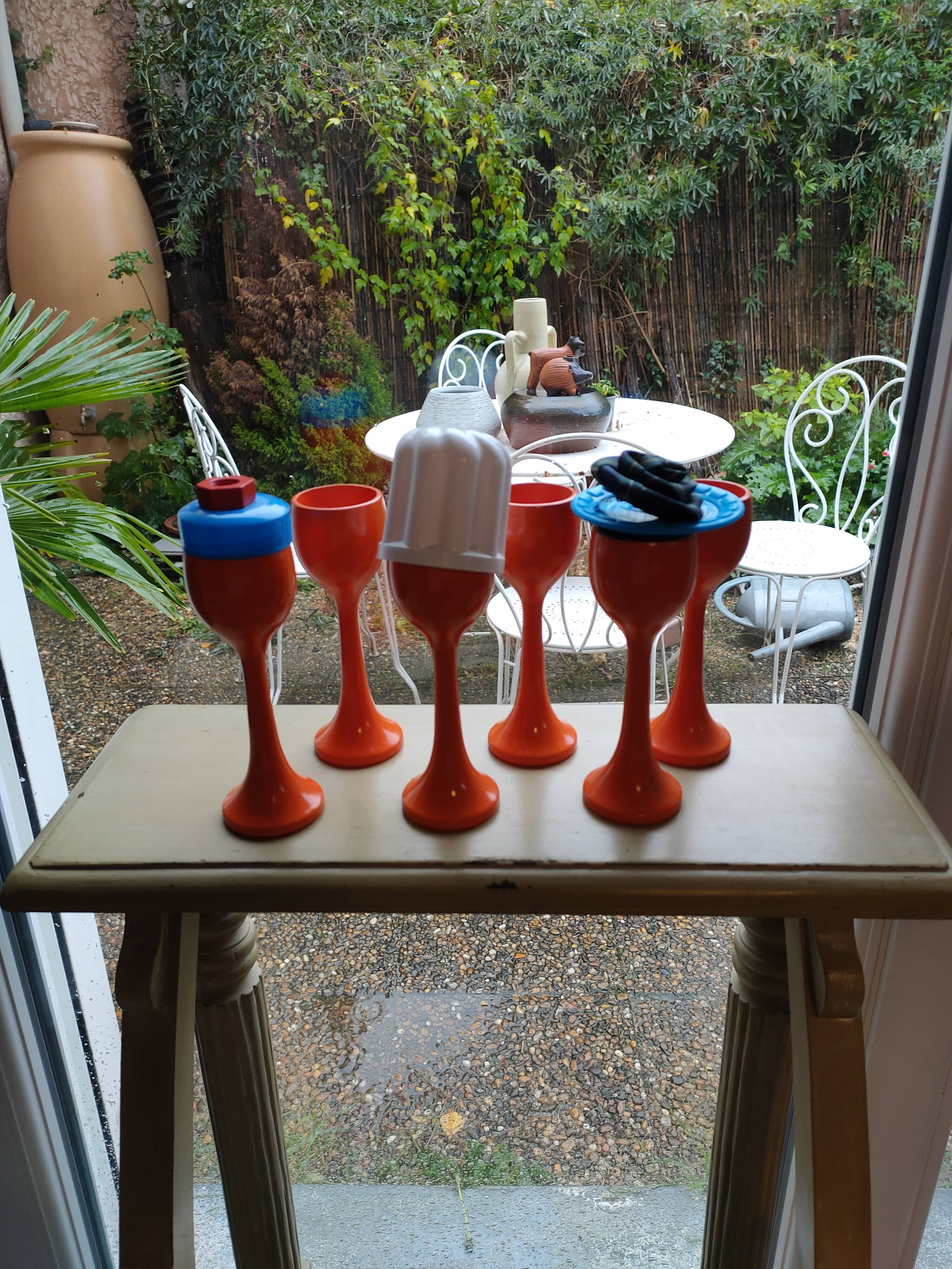 6 orange tulip shaped cockroaches