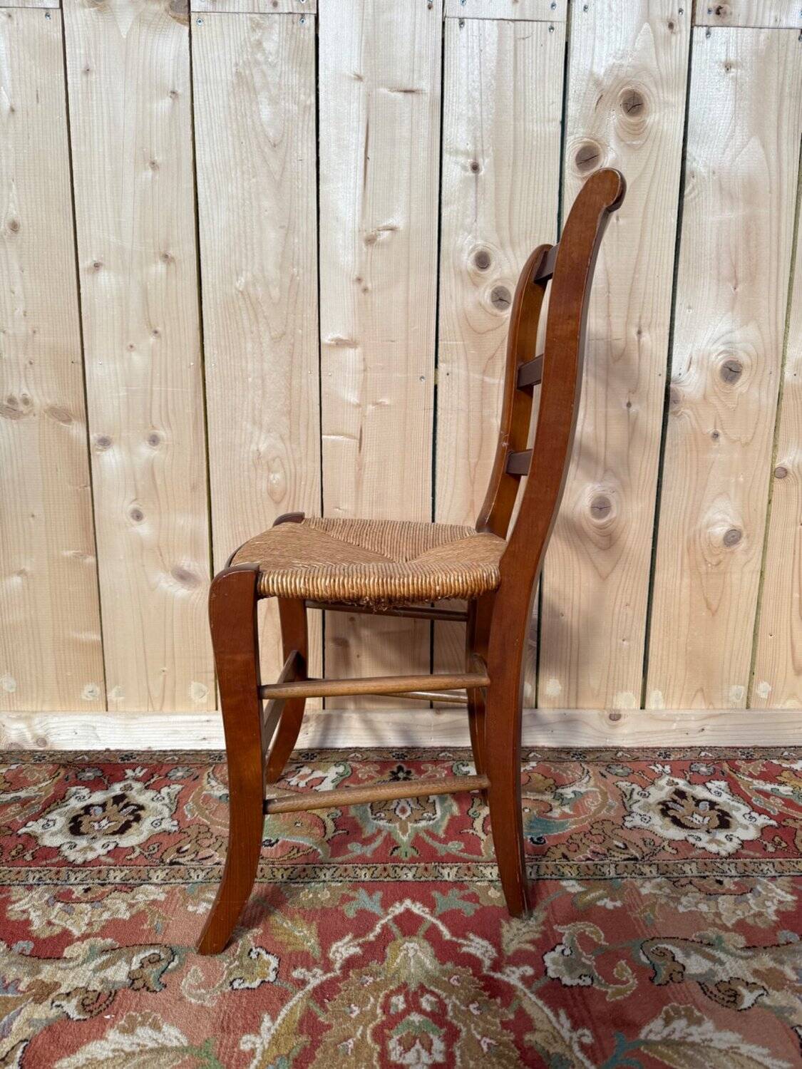 Set of 8 rustic chairs in Louis XV style – Fruitwood, straw seats.
