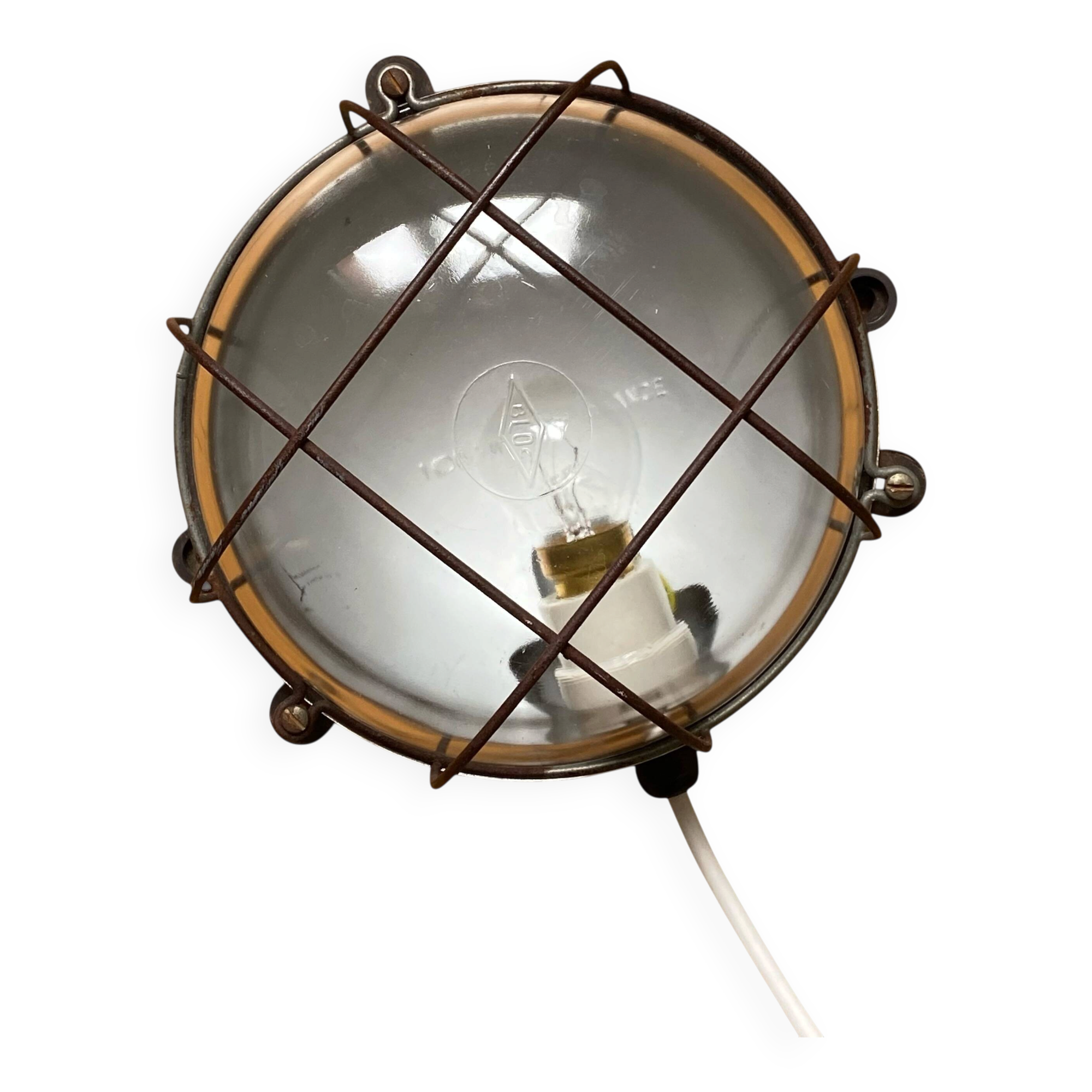 Waterproof industrial porthole light in Bakelite with a glass globe.