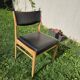 Chaise scandinave assise et dossier similicuir
