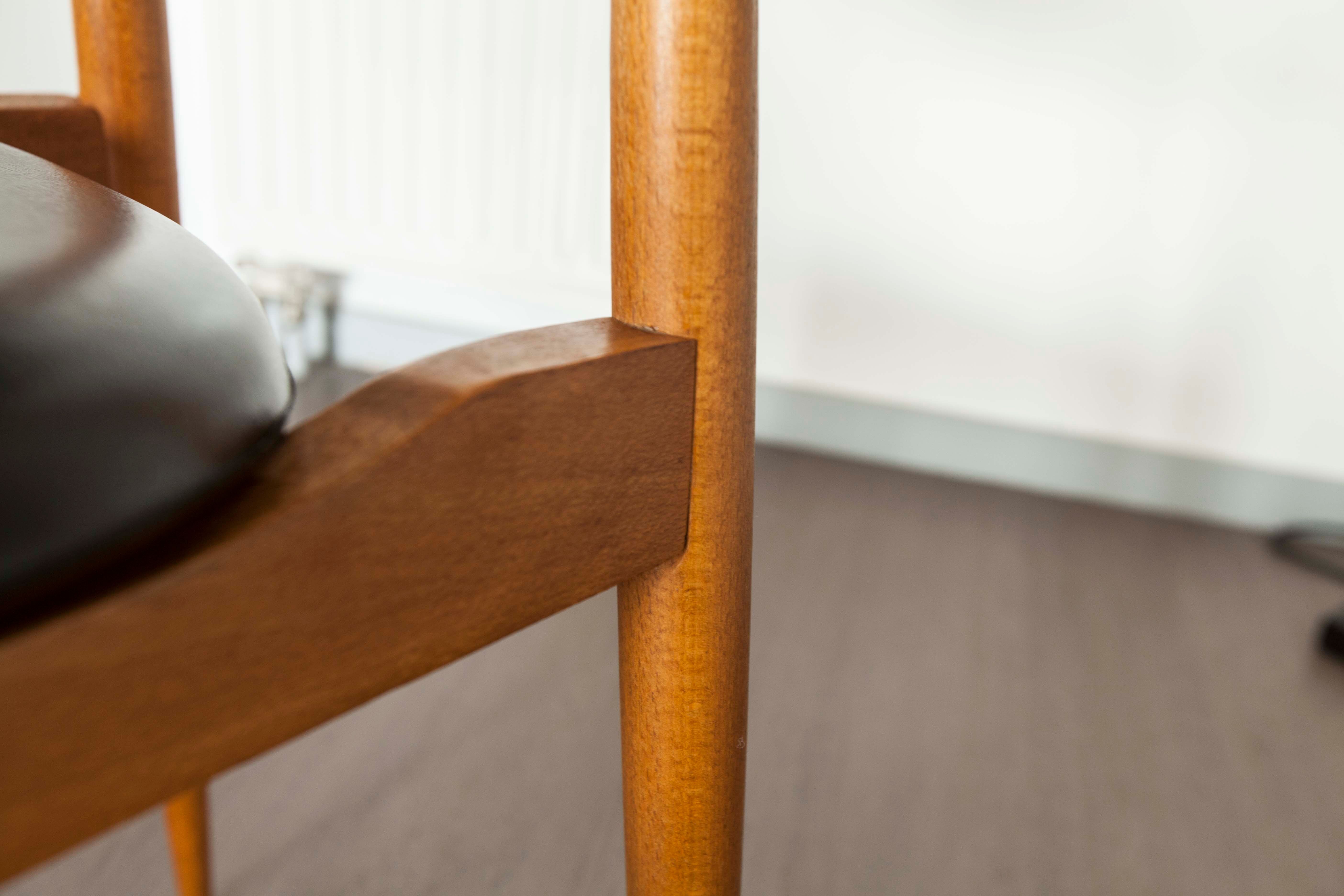 Pair of chairs  Baumann modèle "pégase"