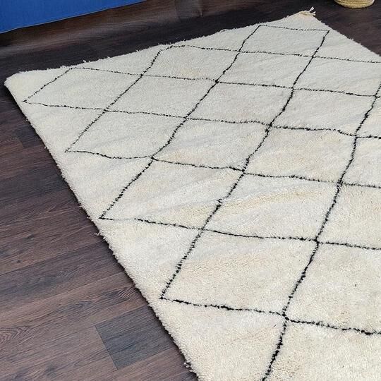 Beni Ouarain Berber rug, classic diamond pattern, 160 x 235 cm.