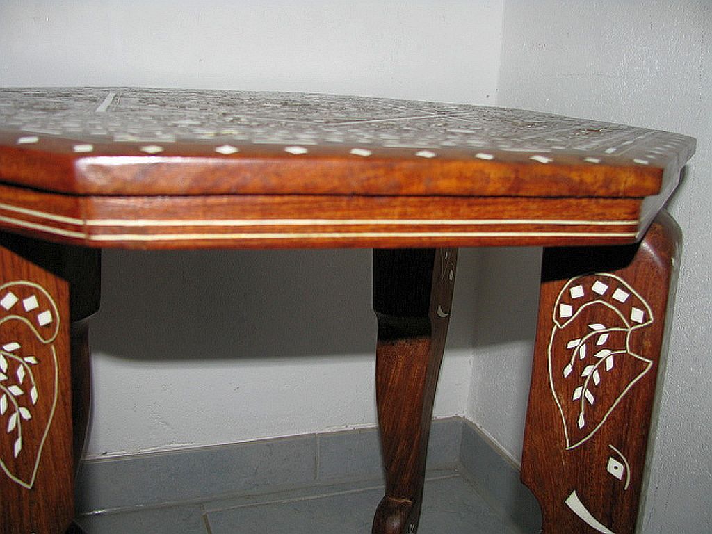 Table basse indienne « Ccic » des années 1970