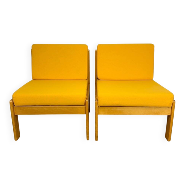 Paire de chauffeuses vintage scandinaves en pin et tissu