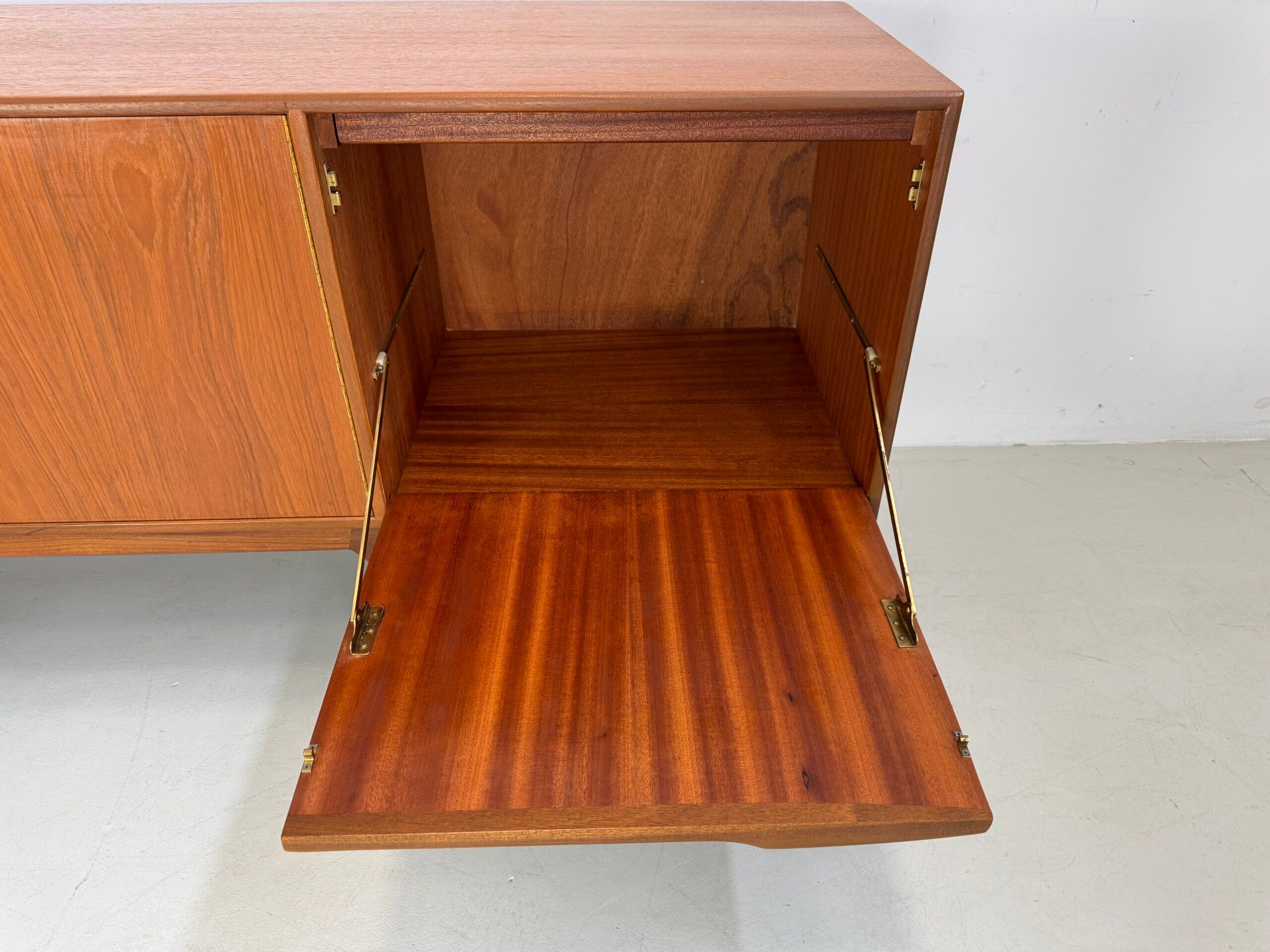 Vintage sideboard McIntosh "Torpedo"