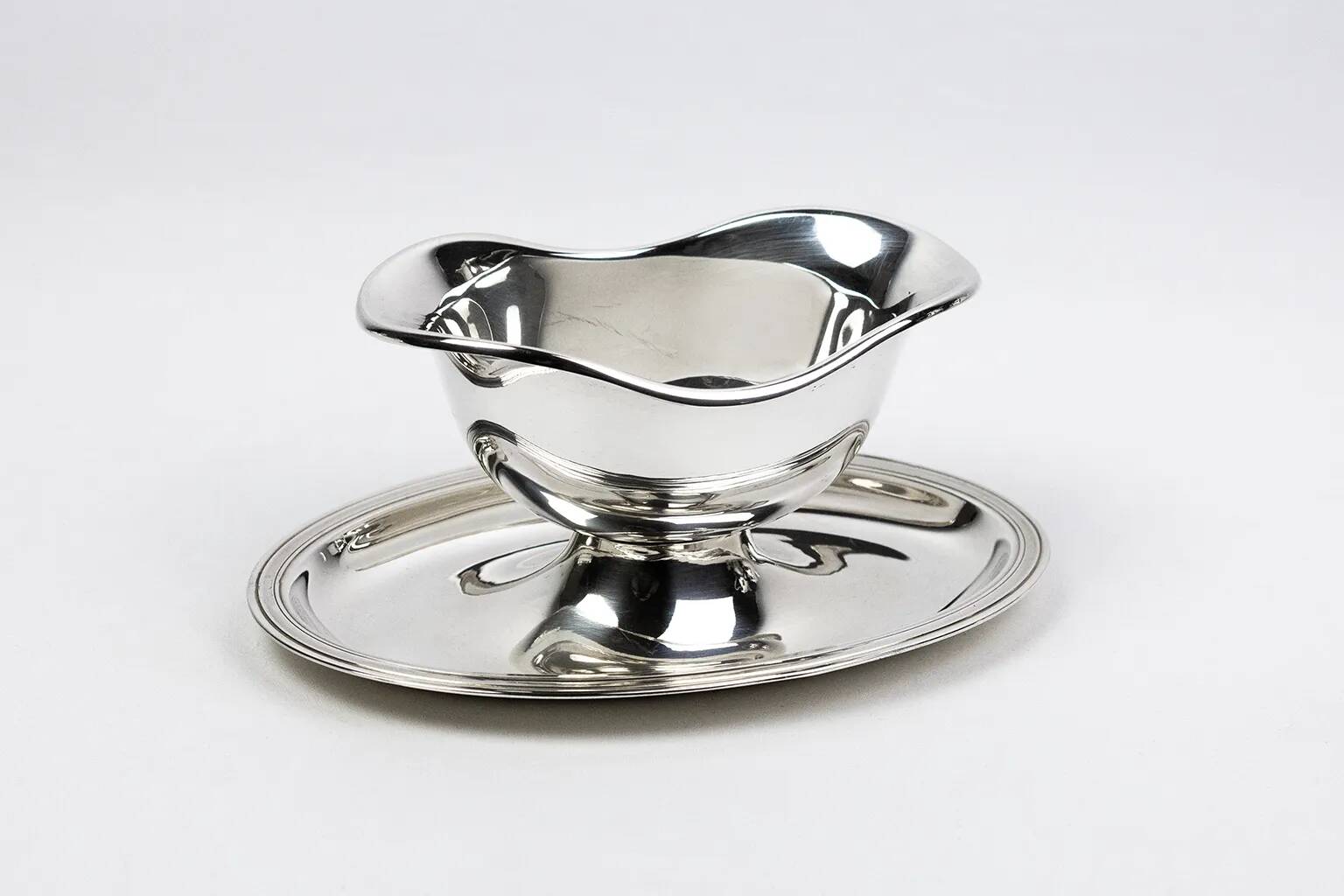 Christofle silver-plated gravy boat – in the style of the Vendôme Filet model