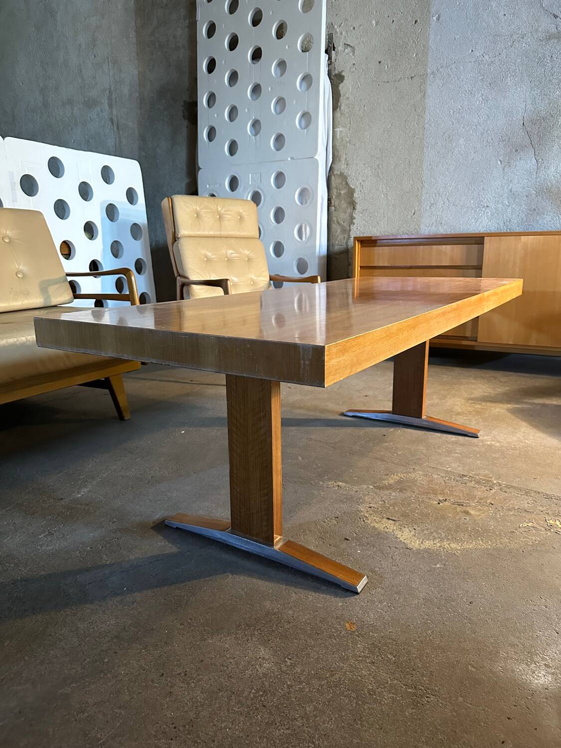 Coffee table convertible into dining table - hybrid design