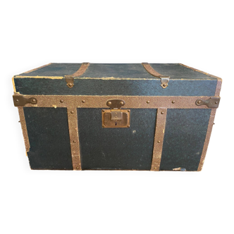 Old travel trunk for folded clothes with 3 cardboard drawers