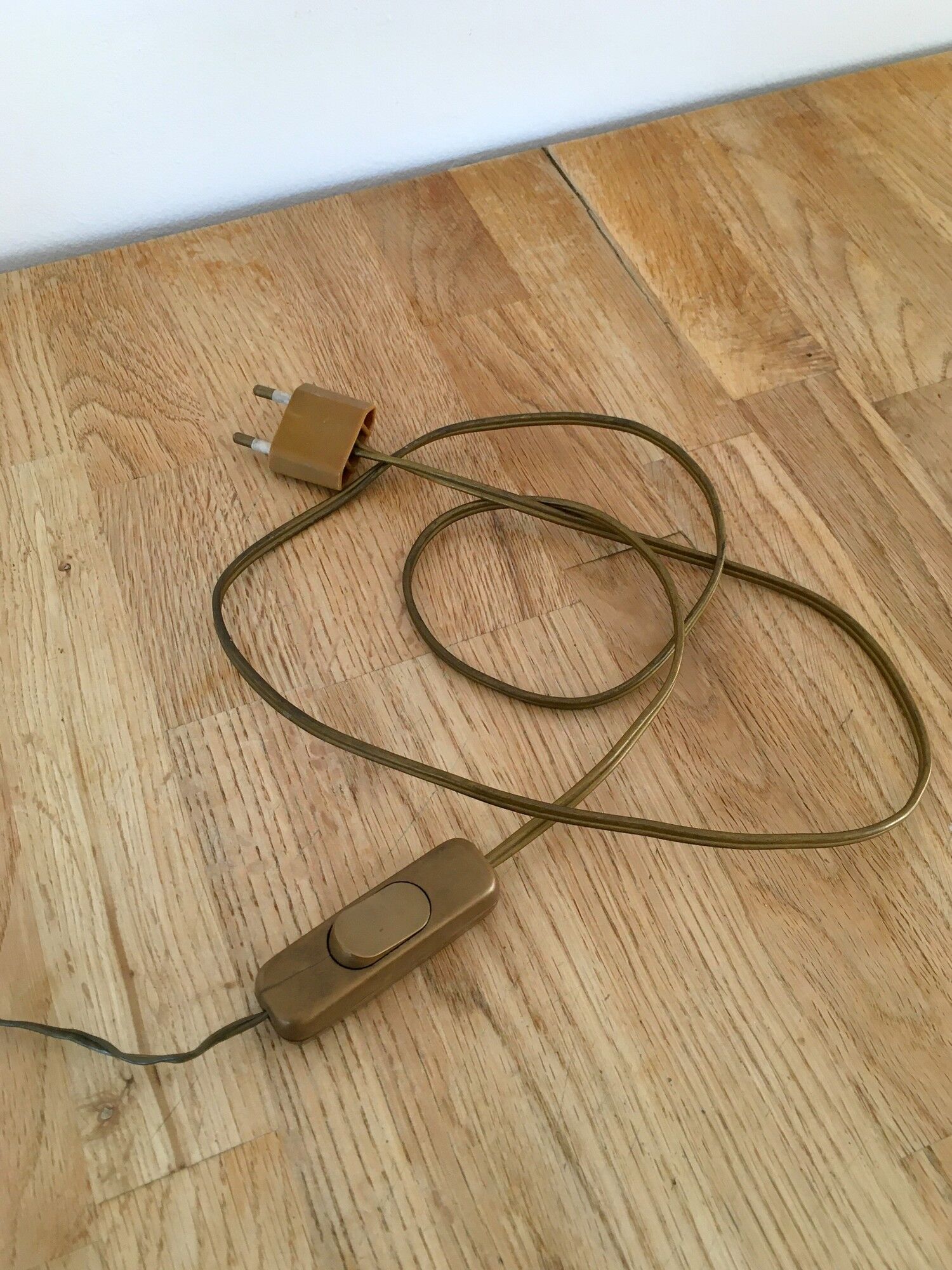 Vintage 1950s pincer lamp