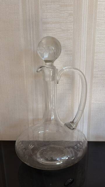Carafe ancienne en cristal ciselé