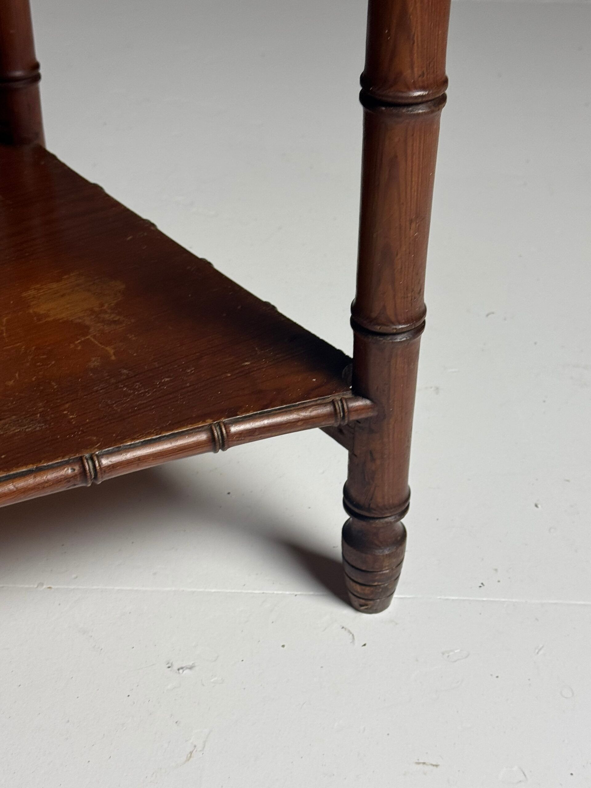 Table d'appoint en faux bambou vers 1900