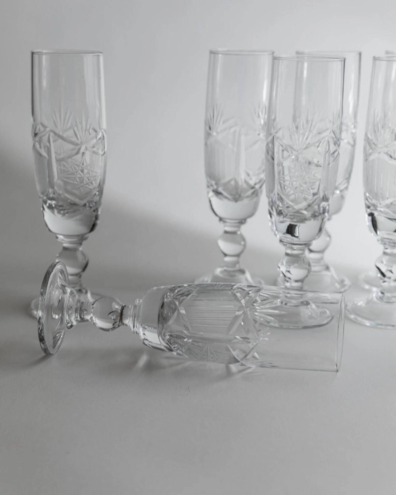 Lot of 12 vintage crystal champagne flutes, Italy 1970s.