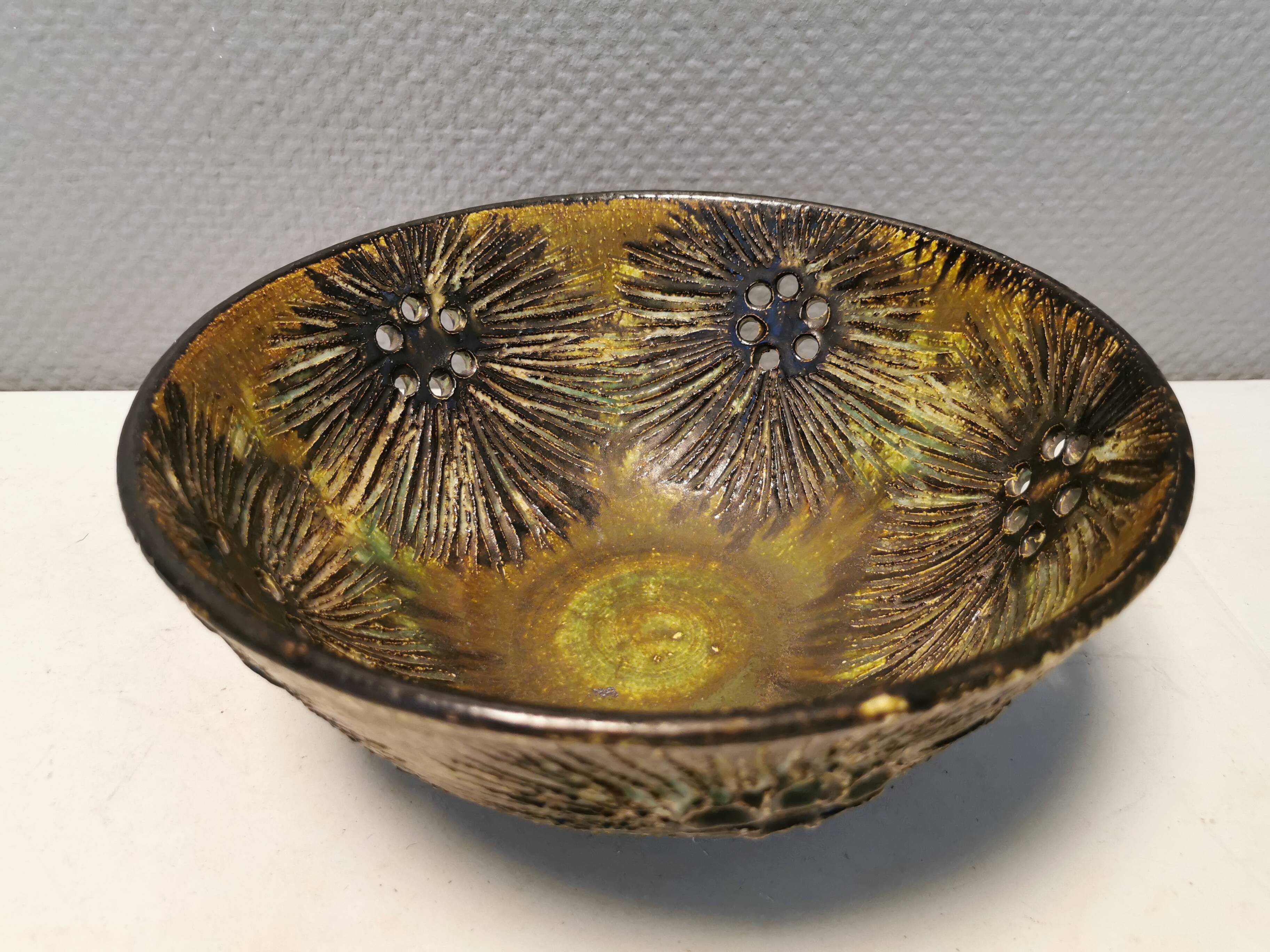 Bol en céramique, conçu par Jette Hellerøe pour son propre atelier de céramique, Danemark années 1980.