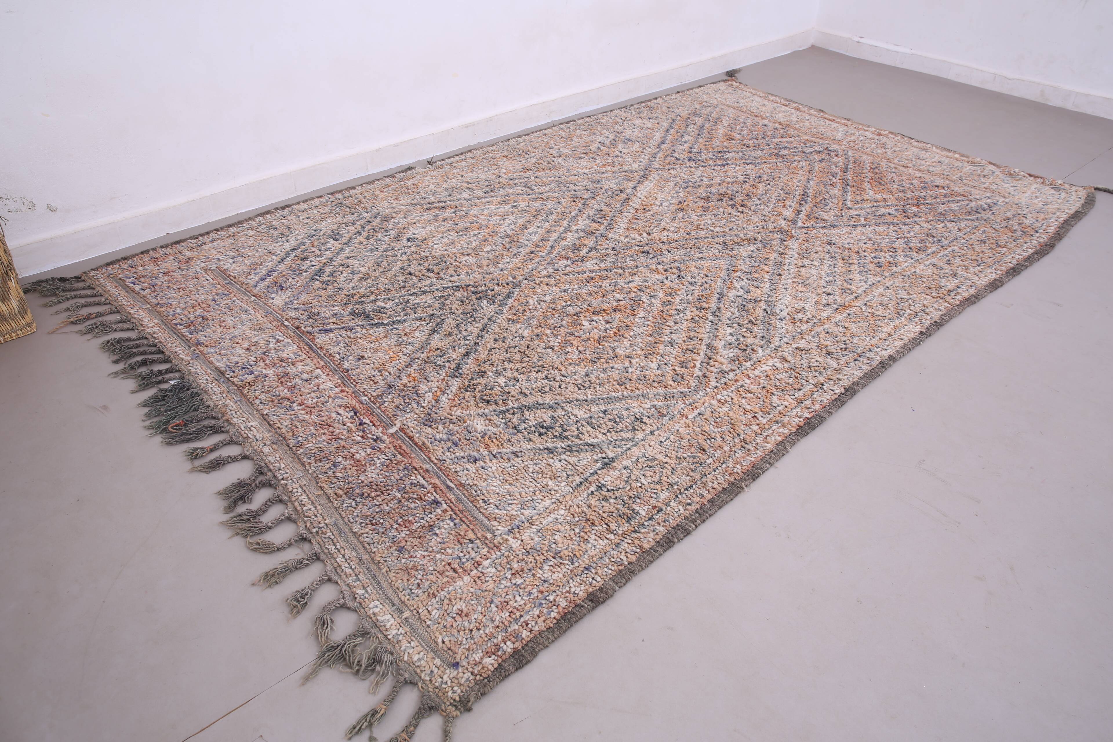 Vintage Beni Mguild Rug 209 x 323 - Berber Wool Rug - Handmade Moroccan Rug