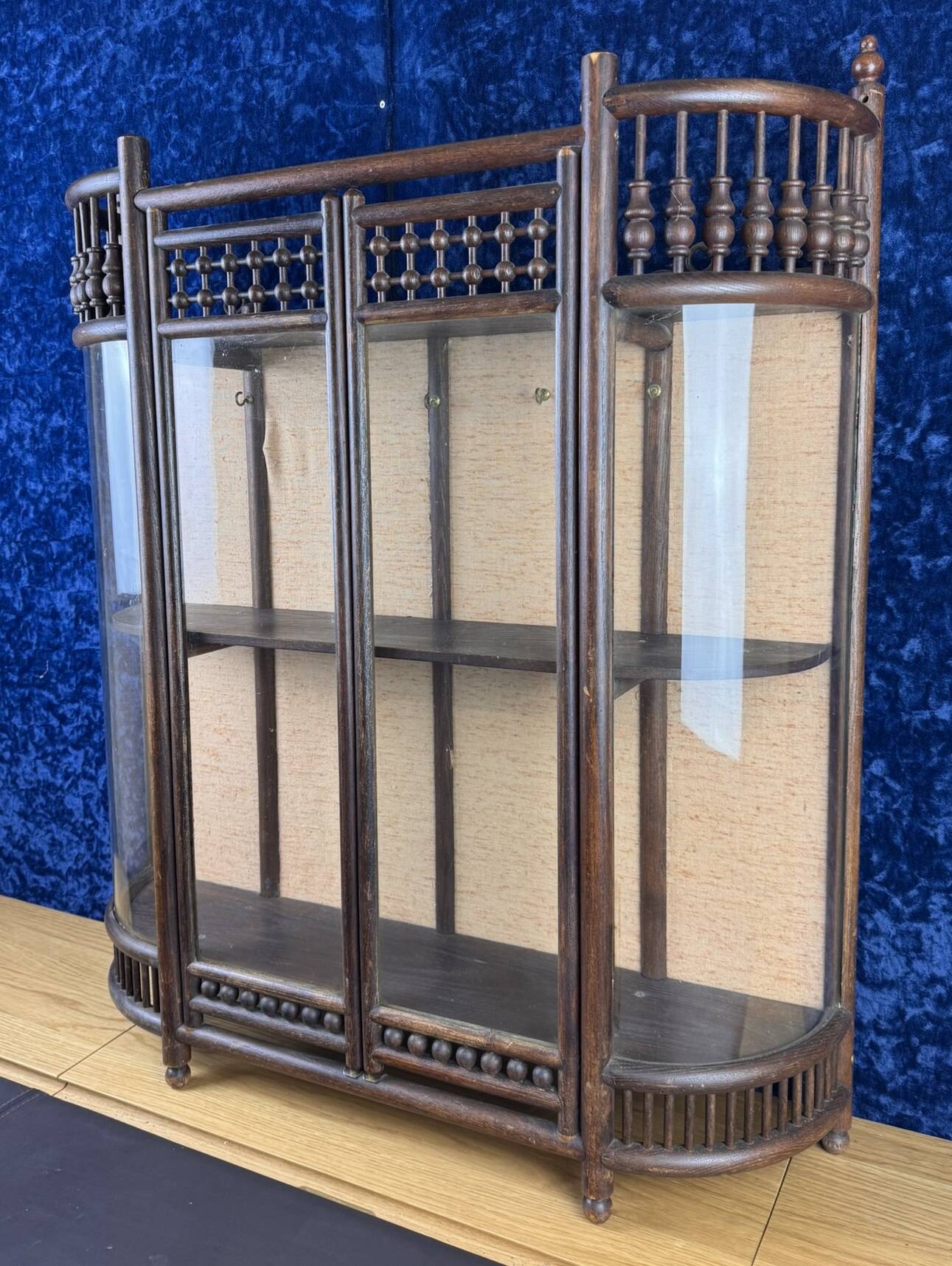 Asia 19th century: Magnificent collector's display case with tapestry background